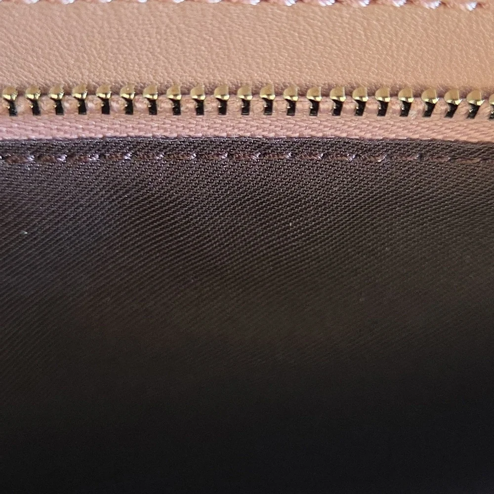 Coach Blush Embossed Cossbody New without tags - Picture 6 of 7